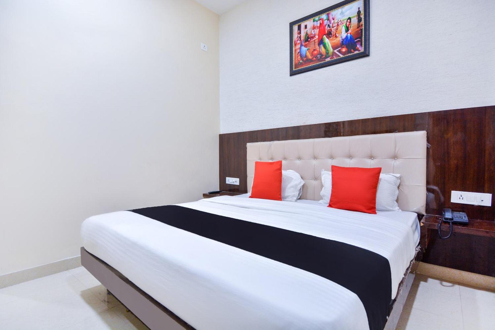 Capital O Moments Inn Amritsar Zewnętrze zdjęcie