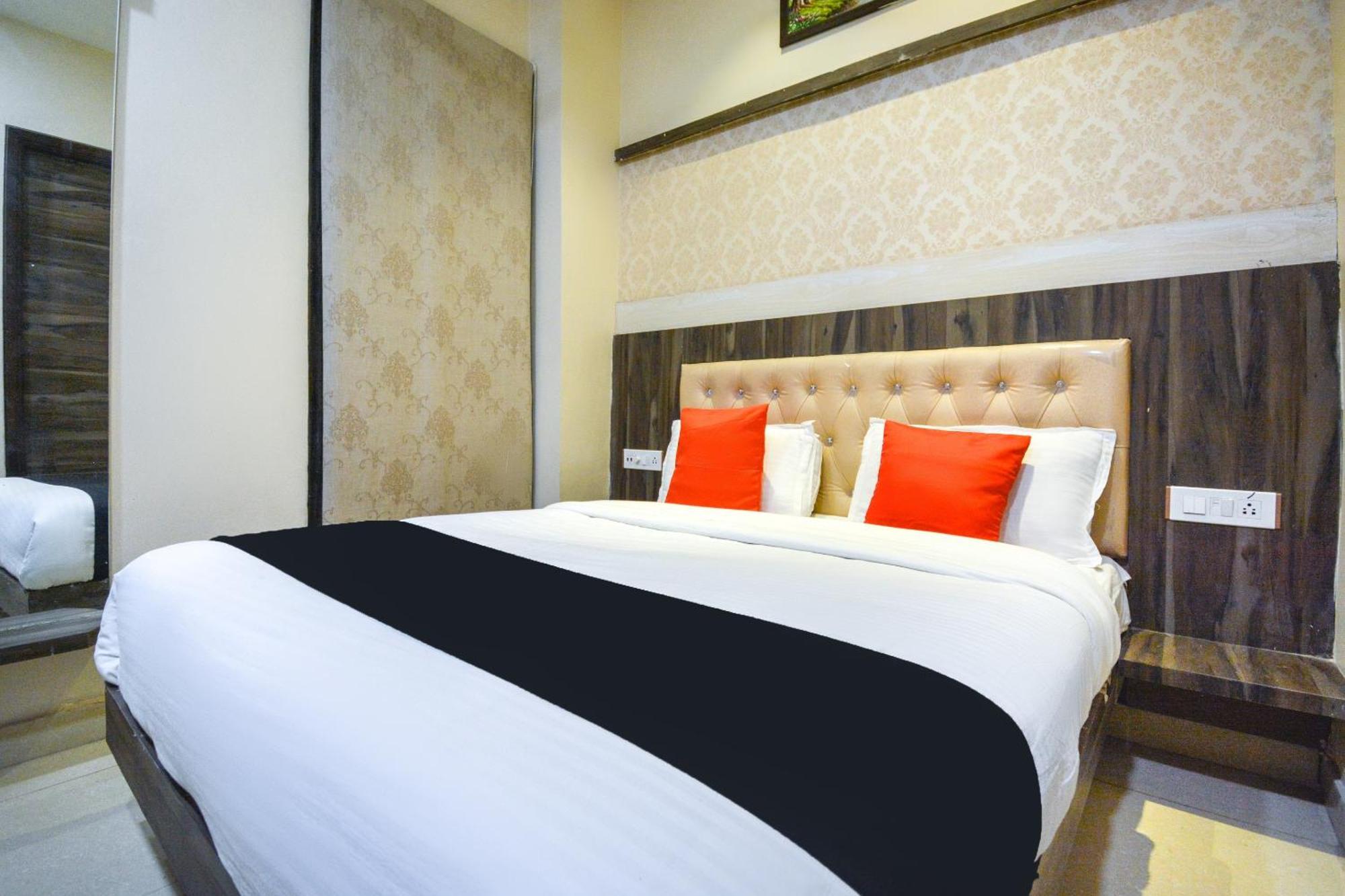 Capital O Moments Inn Amritsar Zewnętrze zdjęcie
