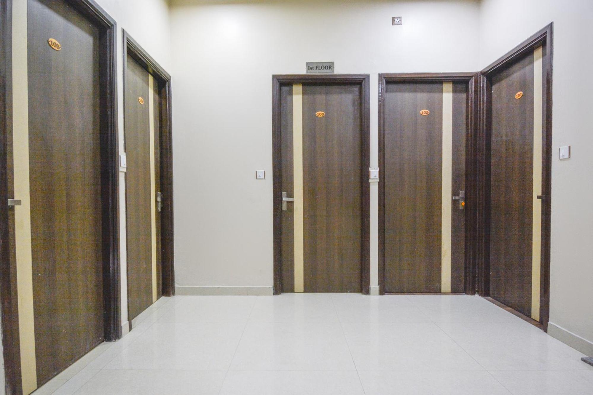 Capital O Moments Inn Amritsar Zewnętrze zdjęcie
